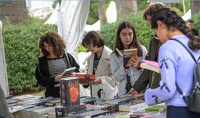 kulturparkta izmir kitap fuari ruzgari