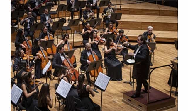İzmir Oda Orkestrası, unutulmayacak konserlere imza atmaya devam ediyor 1 izmir oda orkestrasi unutulmayacak konserlere imza atmaya devam ediyor