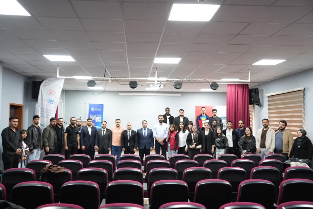 Geçmişten Geleceğe Anlamlı Bir Köprü: “Fütüvvet Sultanı: Gençliğin Aynası Ebu’l-Hasan Harakânî” Belgeseli Gençlerle Buluştu 1 27 2