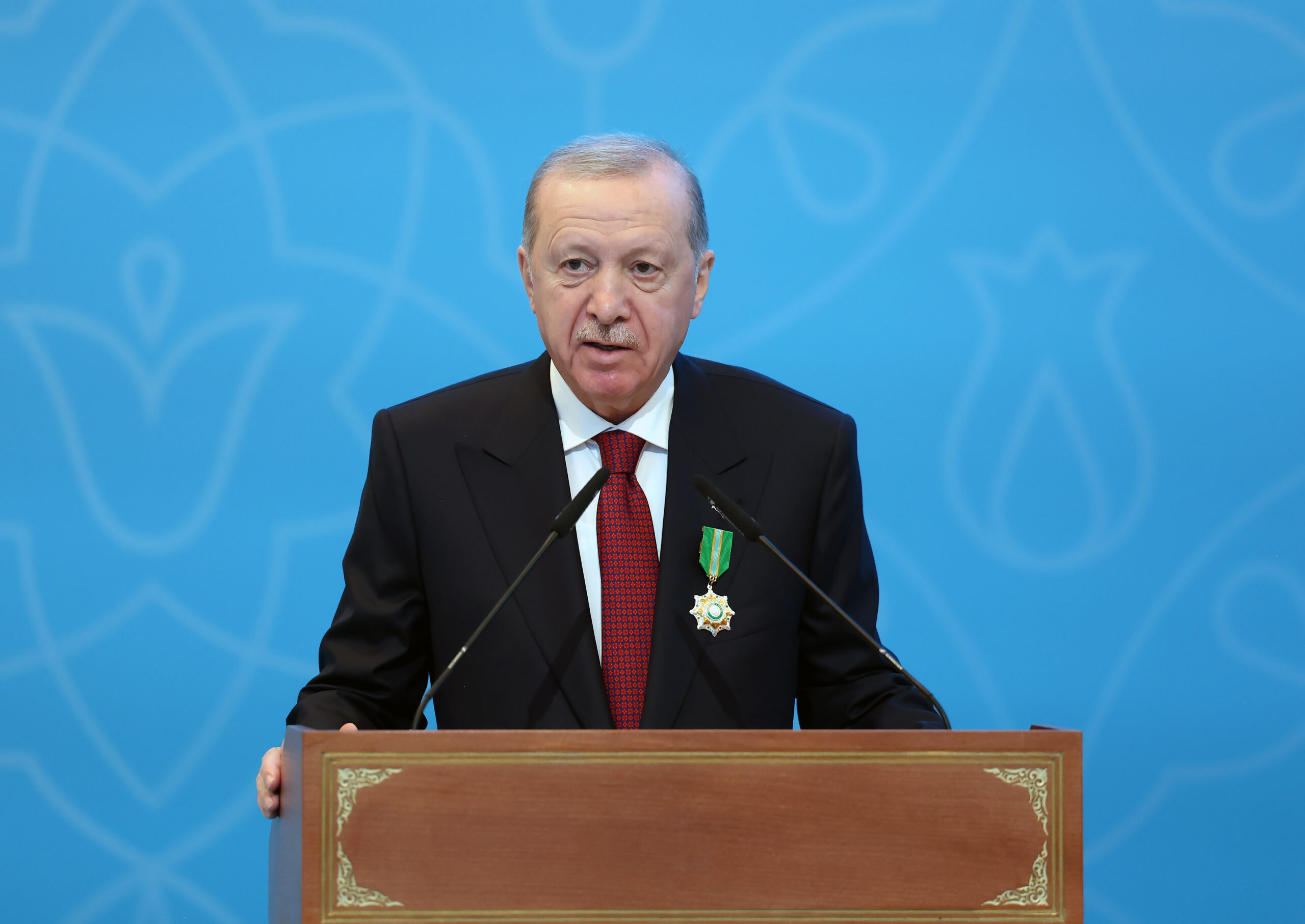 Cumhurbaşkanı Erdoğan: Hazar Geçişli Orta Koridor’un Ehemmiyeti Her Geçen Gün Daha İyi Anlaşılıyor 1 CUMHURBASKANI ERDOGAN DOGU BATI ORTA KO 1310566 389554 scaled