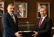 KKTC BASBAKANI USTEL BAKAN CIFTCIYI KA 1355191 402383